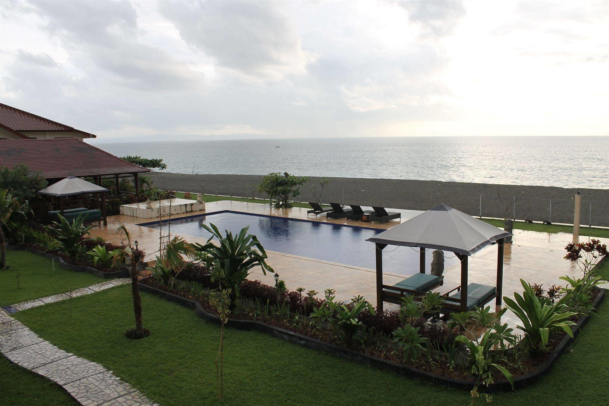 Lombok Beach Villa Mangsit Exteriör bild