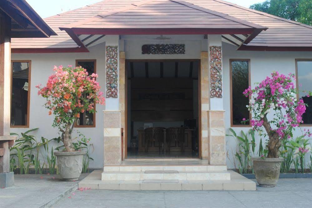 Lombok Beach Villa Mangsit Exteriör bild