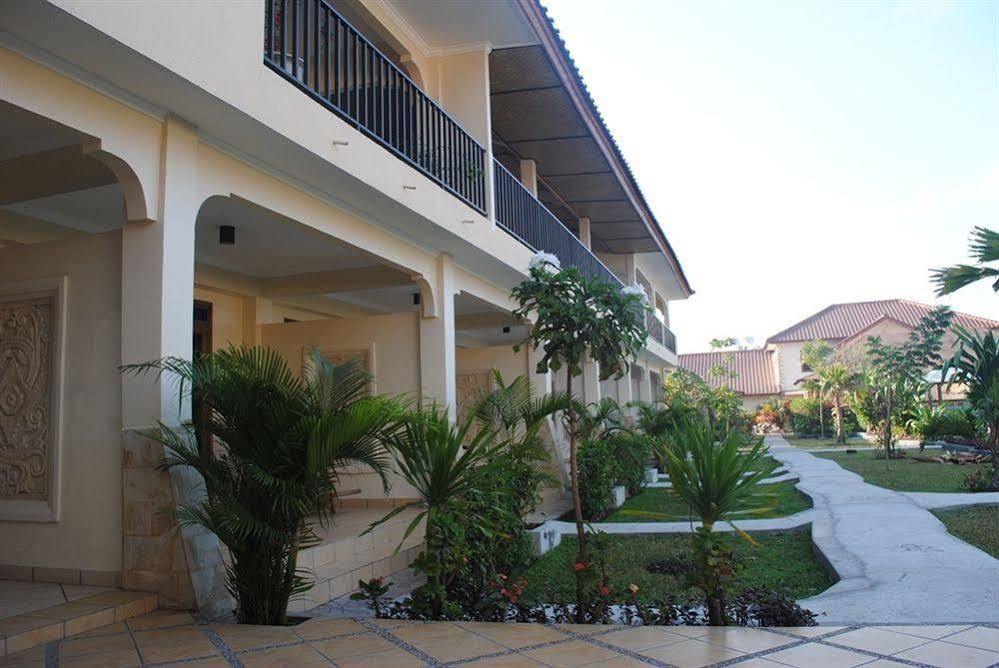 Lombok Beach Villa Mangsit Exteriör bild