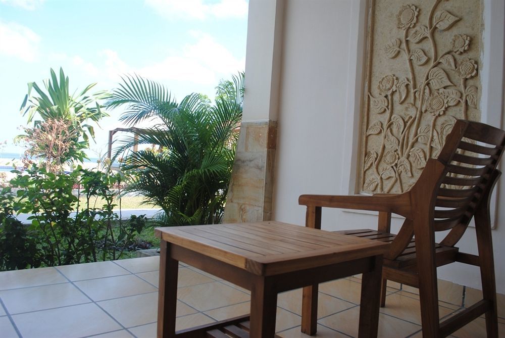 Lombok Beach Villa Mangsit Exteriör bild