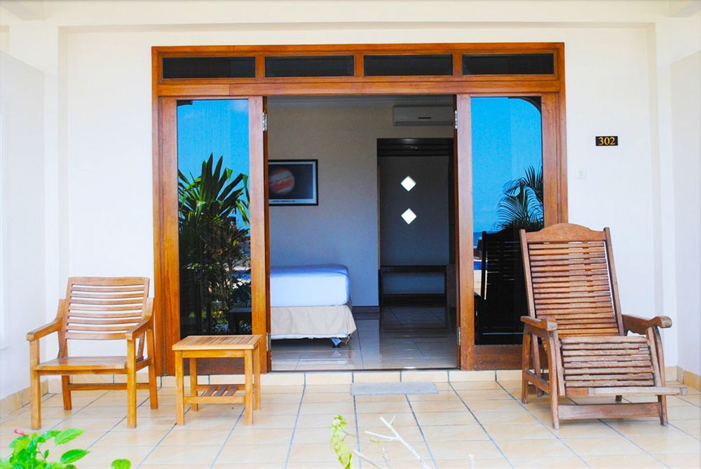 Lombok Beach Villa Mangsit Exteriör bild